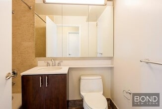 776 Sixth Avenue in New York, NY - Building Photo - Building Photo