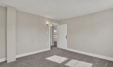 27 E Canal Rd in Dover, PA - Building Photo - Building Photo