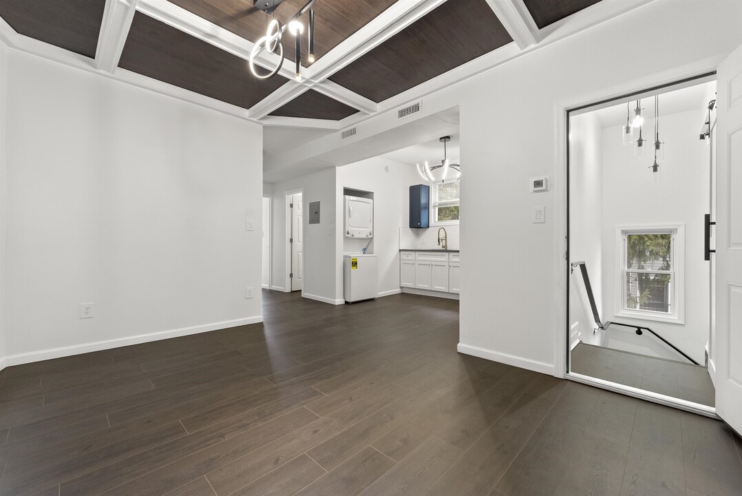 51 Wegman Pkwy in Jersey City, NJ - Building Photo