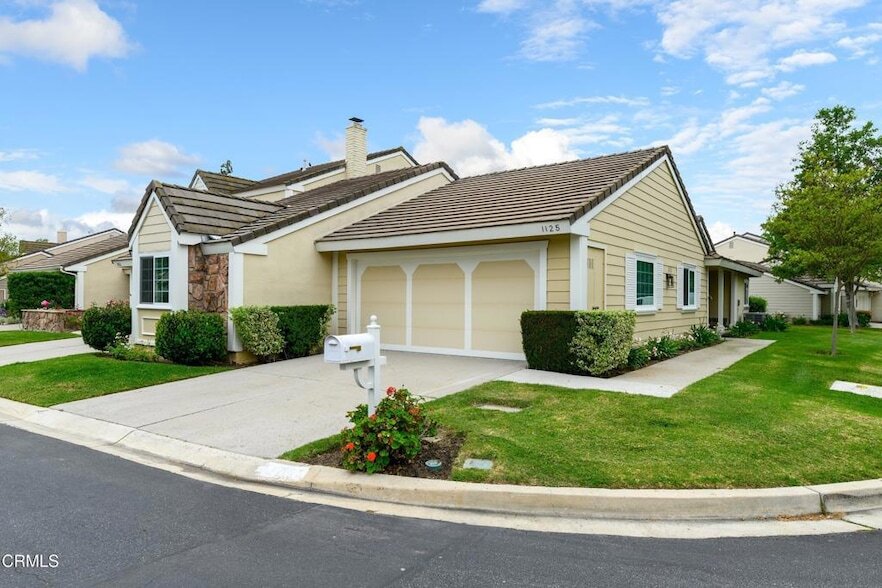 1125 Stoneybrook Ln in Westlake Village, CA - Foto de edificio