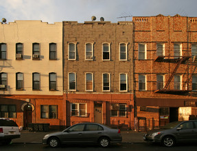 142 Wilson Ave in Brooklyn, NY - Foto de edificio - Building Photo