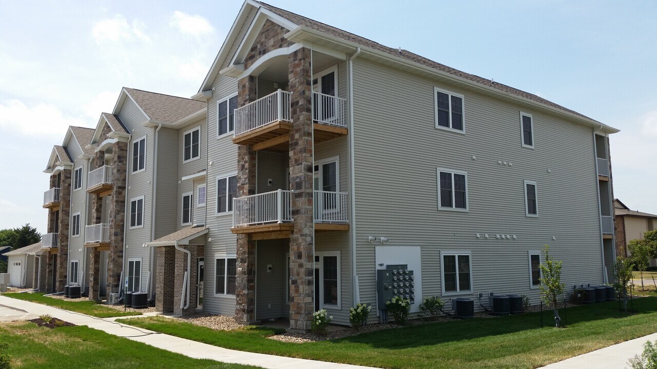 Furman Weststar Apartments in Ames, IA - Foto de edificio