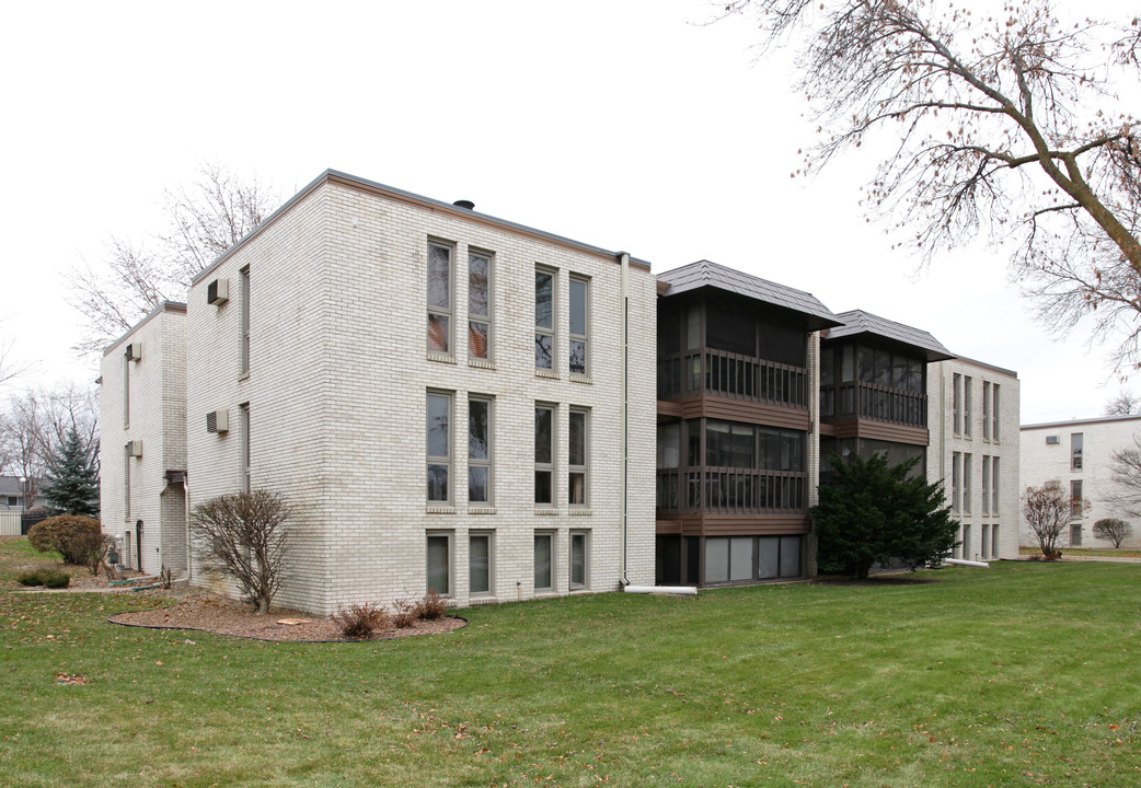 Southdale Gardens Apartments in Edina, MN - Building Photo