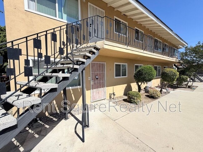 316 N San Gabriel Ave in Azusa, CA - Building Photo - Building Photo