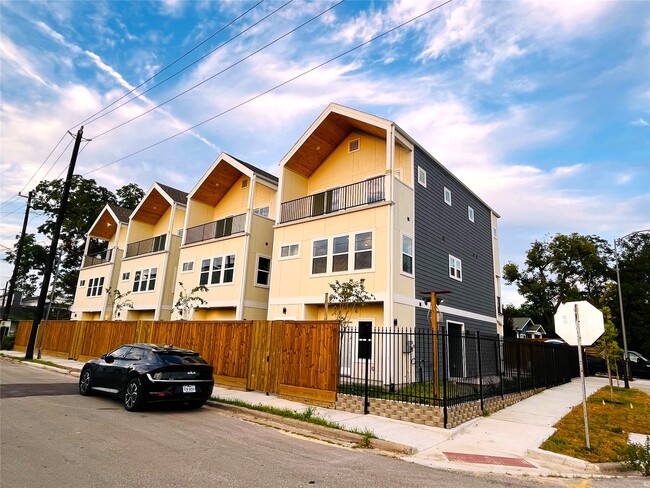 property at 3104 Arlington St