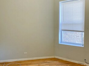 1014 N Damen Ave, Unit 7 in Chicago, IL - Building Photo - Building Photo