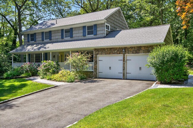 43 Edcris Ln in Huntington, NY - Building Photo - Building Photo