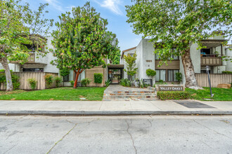 Valley Oaks I in Van Nuys, CA - Building Photo - Building Photo