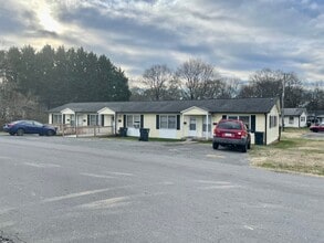 209 E Webb St in Dallas, NC - Building Photo - Building Photo