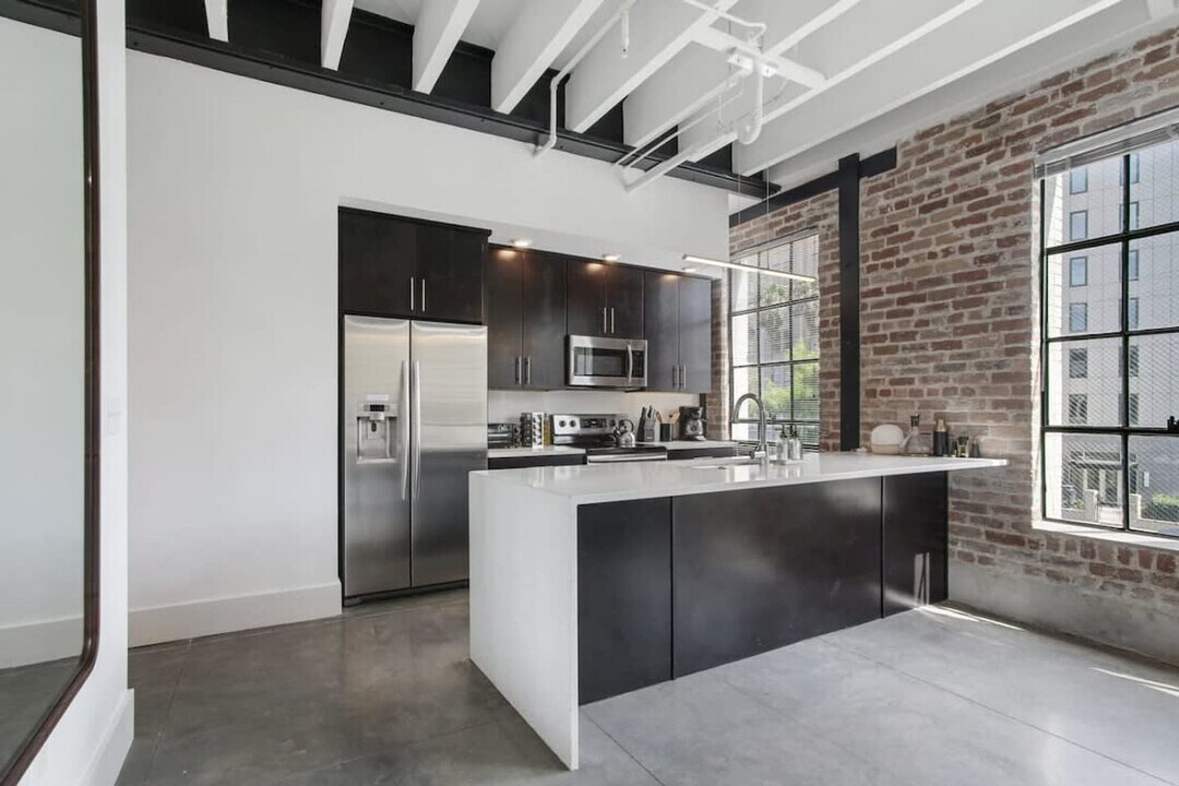 822 Howard Ave in New Orleans, LA - Building Photo