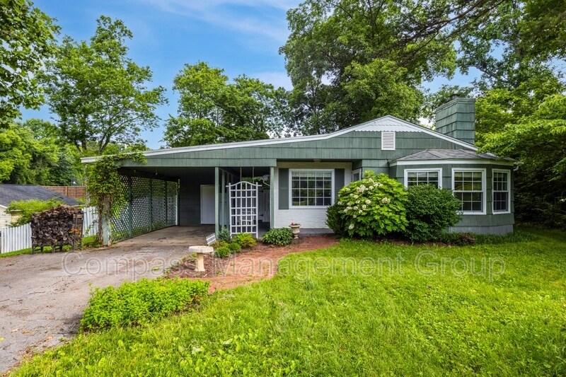 1125 Timbergrove Dr in Knoxville, TN - Building Photo