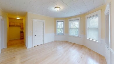 41 Hovenden Ave, Unit 3 in Brockton, MA - Building Photo - Building Photo