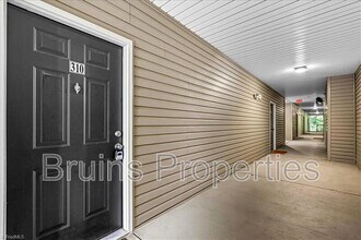 7104 W Friendly Ave in Greensboro, NC - Building Photo - Building Photo