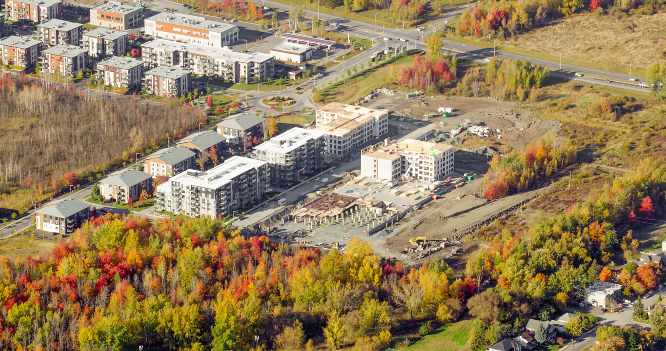 Bernard-Hubert Rue in Longueuil, QC - Building Photo