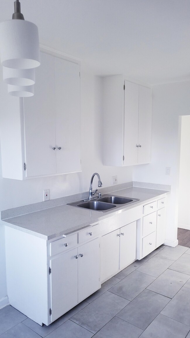 3213 Bartdon Ave, Unit 4