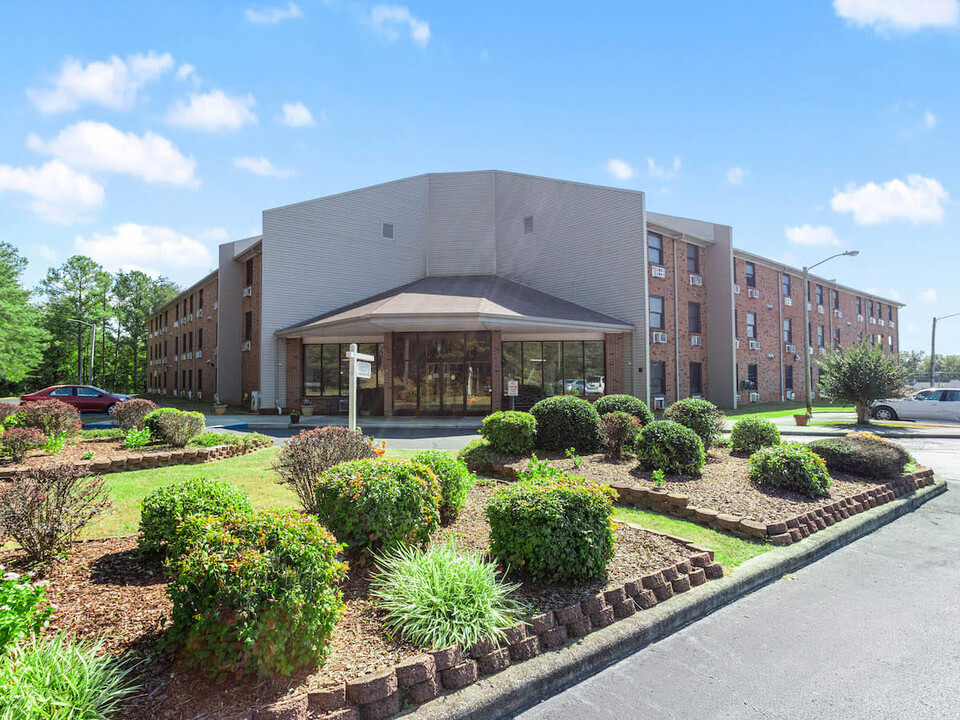 Village Square in Russellville, AL - Building Photo