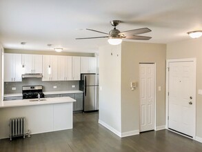 2010 W Foster Ave, Unit 5208-3 in Chicago, IL - Foto de edificio - Building Photo