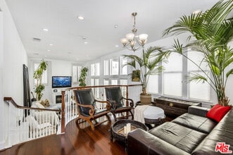 6021 Dawn Crk in Los Angeles, CA - Building Photo - Building Photo