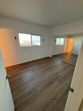 219 El Porto St, Unit 219 in Manhattan Beach, CA - Building Photo - Building Photo