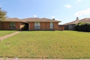 1234 Mockingbird Ln in Desoto, TX - Building Photo