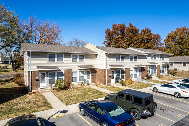 Loma Vista West Townhouses in Kansas City, MO - Building Photo - Building Photo