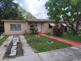 275 NW 187th St in Miami, FL - Building Photo