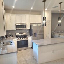 5749 Skytop Dr in Lithia, FL - Building Photo - Building Photo