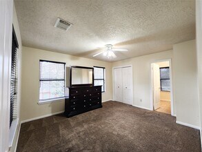 11206 Hylander Dr in Houston, TX - Building Photo - Building Photo