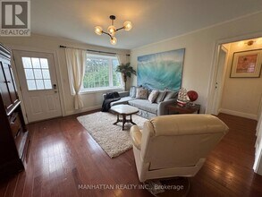 10 Victor Dr in Whitchurch-Stouffville, ON - Building Photo - Building Photo