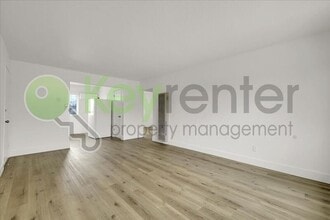 5730 Falconer Way in Sacramento, CA - Building Photo - Building Photo