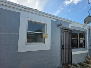 2124 S Beech Rd in West Palm Beach, FL - Building Photo - Building Photo