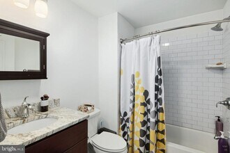 427 Monroe St in Philadelphia, PA - Building Photo - Building Photo