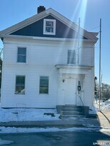 34 Bulkeley Pl in New London, CT - Building Photo