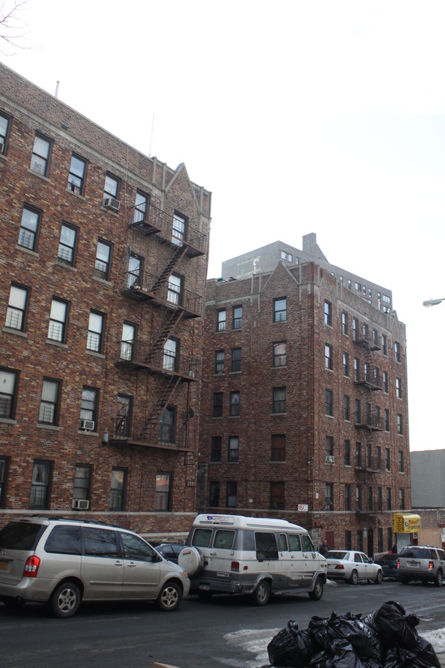 2176 Tiebout Ave in Bronx, NY - Building Photo - Building Photo