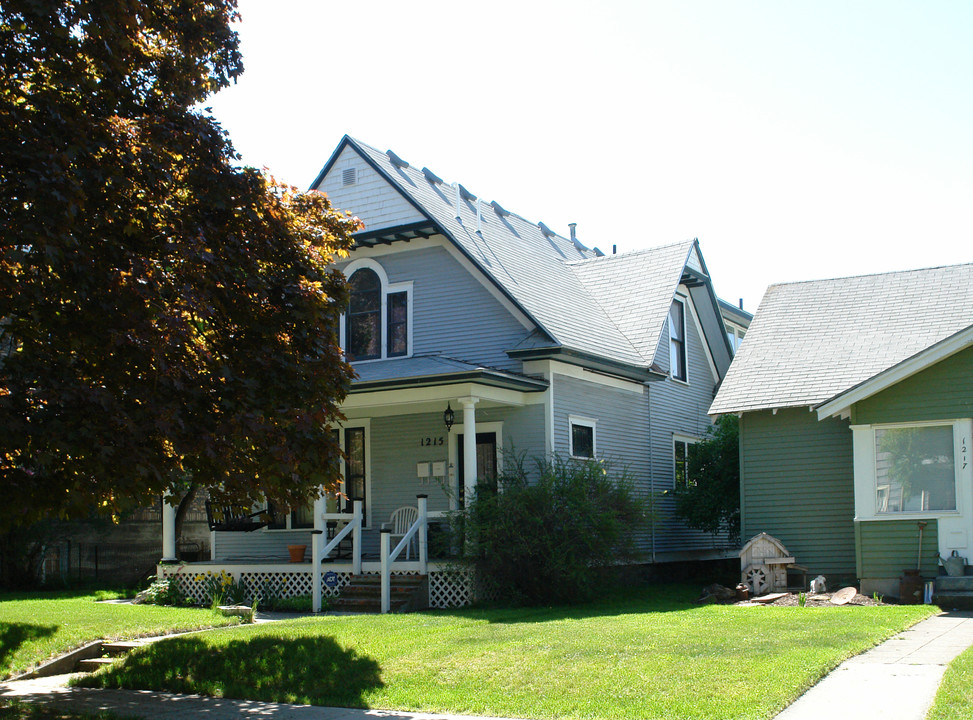 1215 W Spofford Ave in Spokane, WA - Foto de edificio