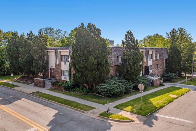 805 N Court St in Rockford, IL - Foto de edificio - Building Photo