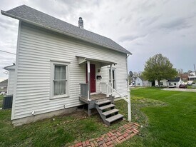 409-409.5-4095 E 3rd St in Maryville, MO - Building Photo
