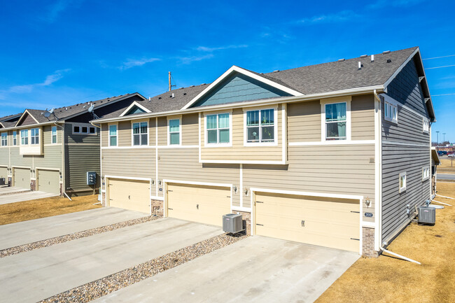 Heritage Townhomes at Prairie Trail in Ankeny, IA - Building Photo - Building Photo