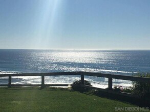 940 Sealane Dr-Unit -Apt 10 in Encinitas, CA - Building Photo - Building Photo