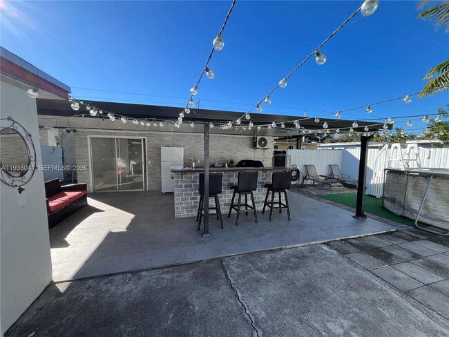 5803 Buchanan St in Hollywood, FL - Building Photo - Building Photo