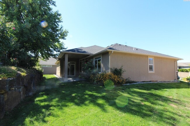 1066 N Montana St in Kennewick, WA - Building Photo - Building Photo