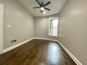 908 W Montrose Ave, Unit 1 in Chicago, IL - Building Photo - Building Photo