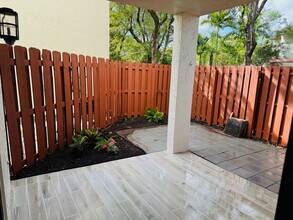 343-308 Ives Dairy Rd in North Miami Beach, FL - Building Photo - Building Photo