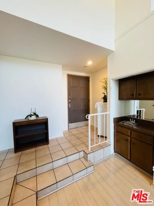 221 S Gale Dr in Beverly Hills, CA - Building Photo - Building Photo