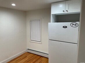 105 Burtis St-Unit -2 in Lynbrook, NY - Building Photo - Building Photo