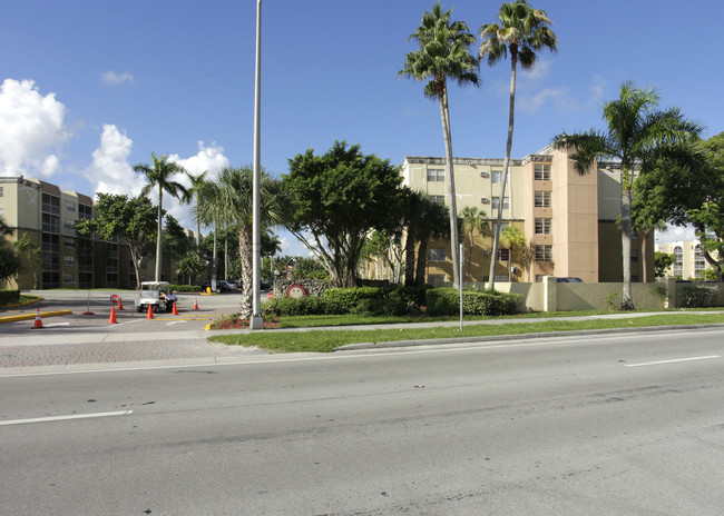 Coral Gate East in Miami, FL - Building Photo - Building Photo