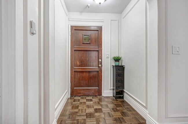 The Savoy Plaza in West Hollywood, CA - Building Photo - Building Photo