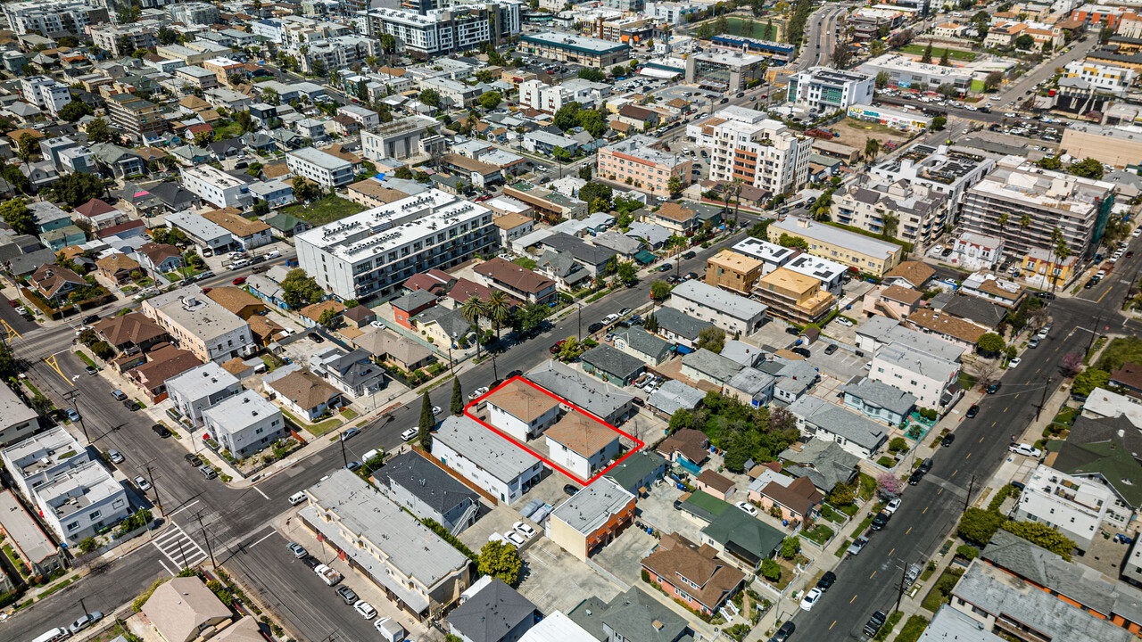 1142 S Mariposa Ave in Los Angeles, CA - Building Photo