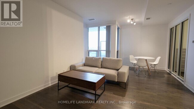 9205-9205 Yonge St in Richmond Hill, ON - Building Photo - Building Photo