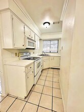 1902 West Ln in Kerrville, TX - Foto de edificio - Building Photo